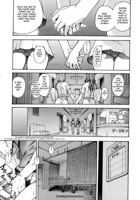 Vulva úmida sendo lambida e mão acariciando em quarto hospitalar com detalhes explícitos do The Musume Sex Building