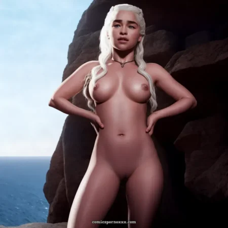 Daenerys Targaryen nua com cabelo branco longo, seios grandes e vagina exposta, mãos na cintura, rochas e mar ao fundo.
